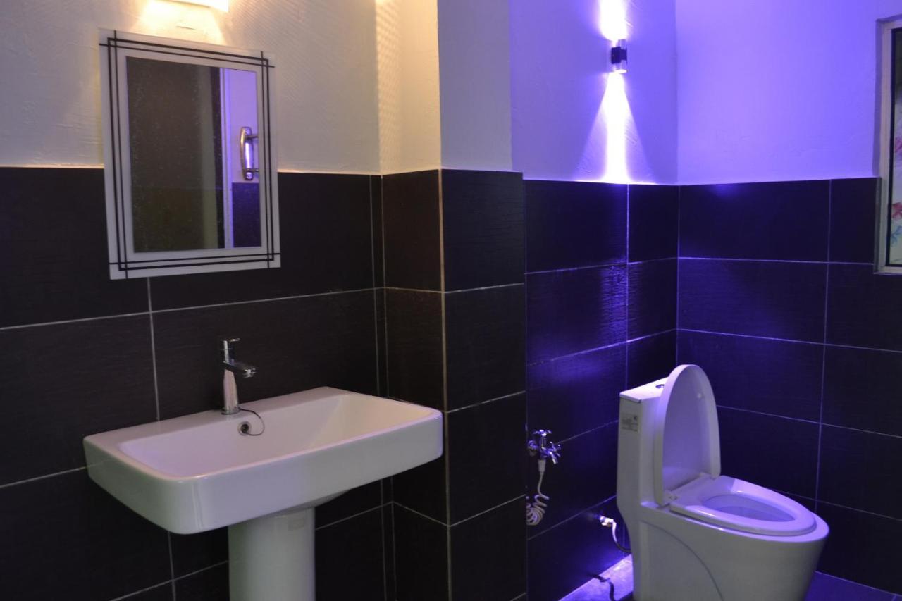 Pine Hotel Batu Gajah Eksteriør billede