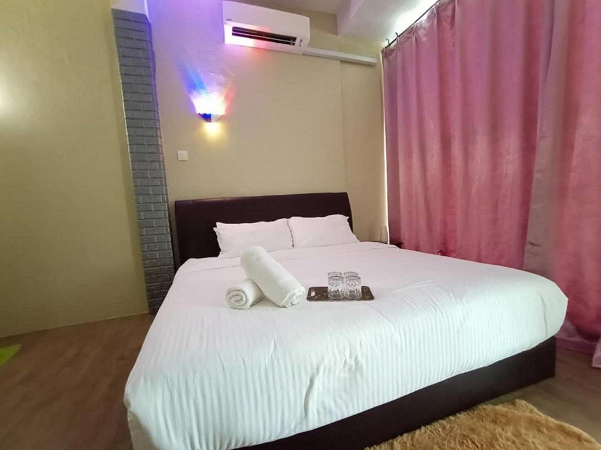 Pine Hotel Batu Gajah Eksteriør billede