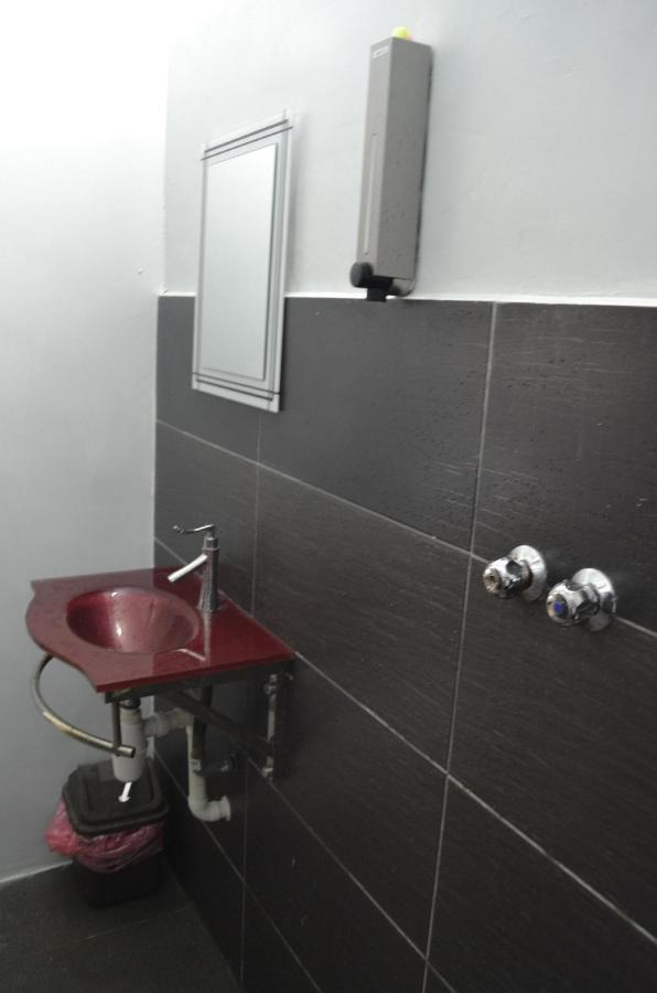 Pine Hotel Batu Gajah Eksteriør billede