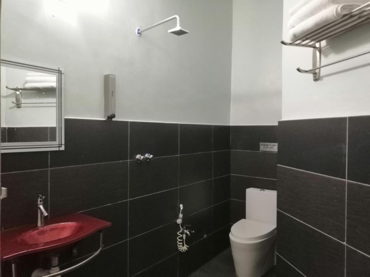 Pine Hotel Batu Gajah Eksteriør billede