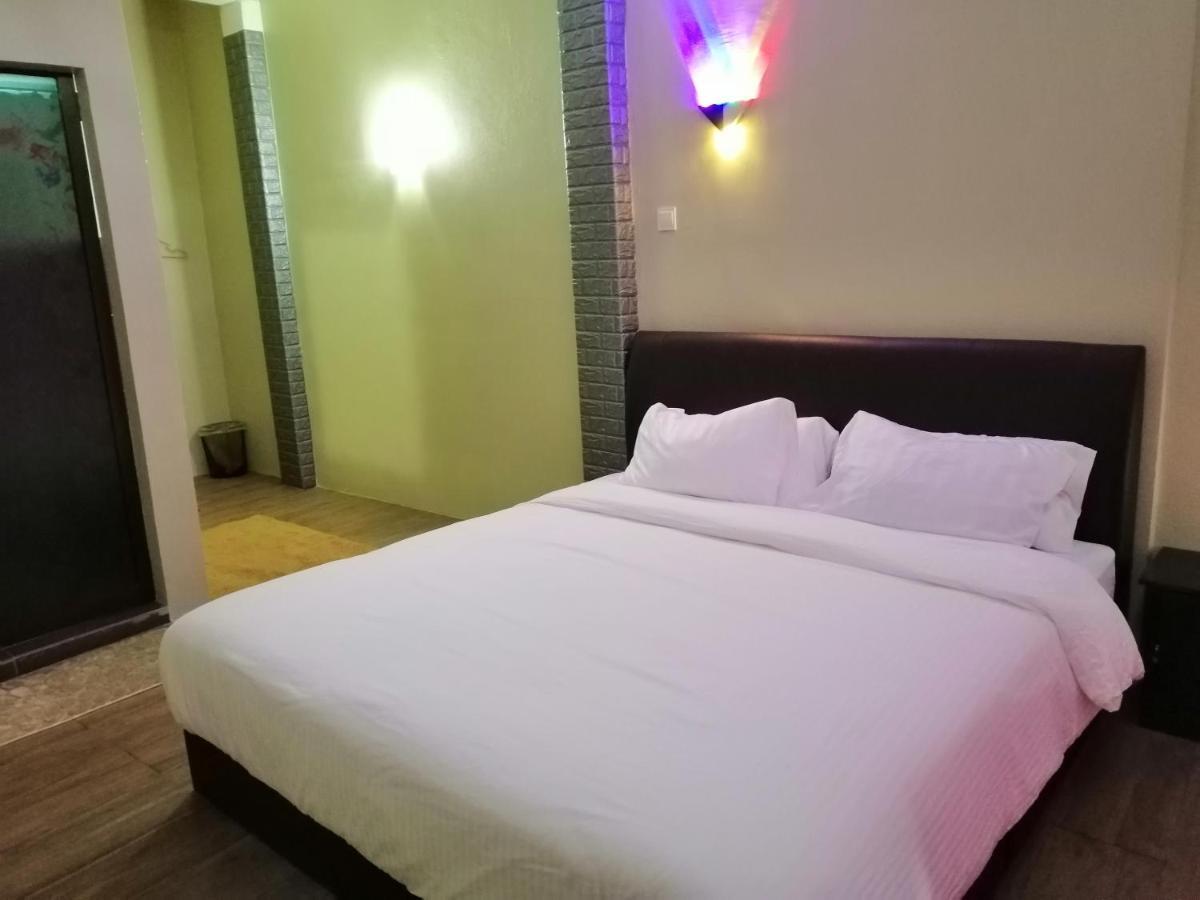Pine Hotel Batu Gajah Eksteriør billede